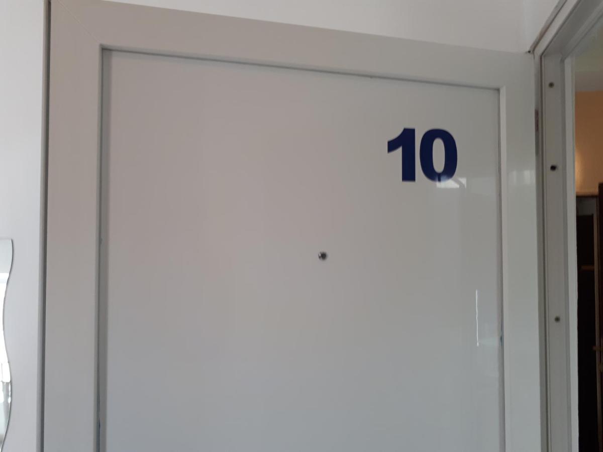 Dejan Apartment4-Top Centar プーラ エクステリア 写真